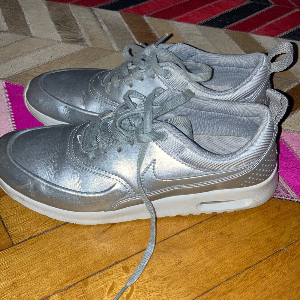Beautiful Nike AirMax Thea silver leather sneaks